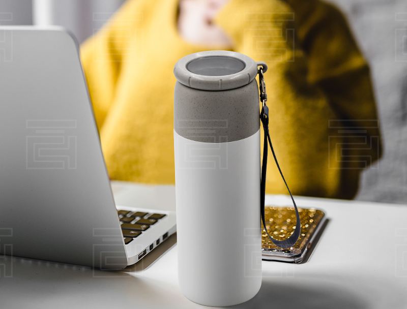 Life Tips - What Kind of Water Bottle Is Suitable for Professional Women in the Workplace?